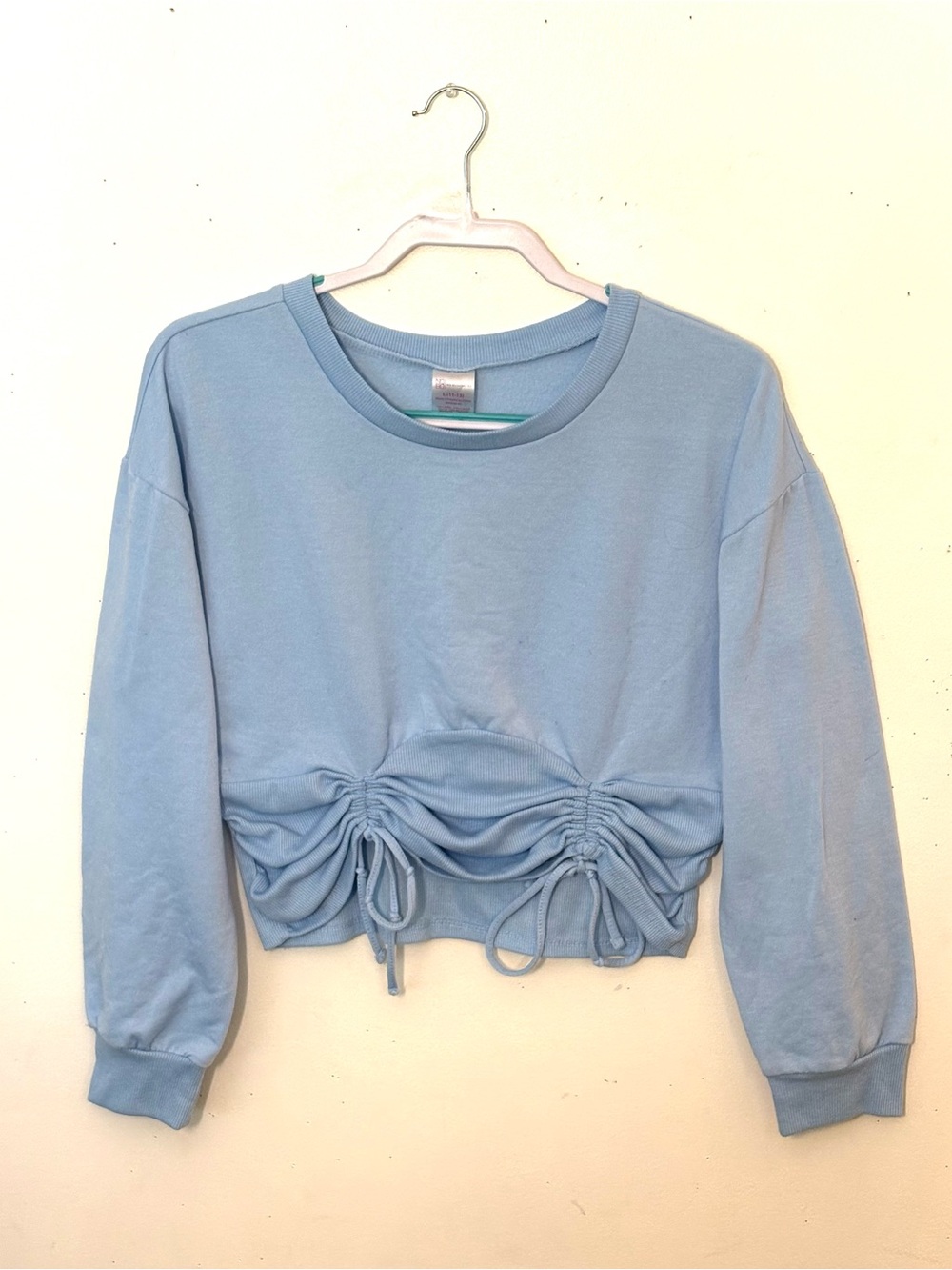 NO BO Light Blue Ruched Cropped Sweatshirt - Women Tops. Size L. EUC.